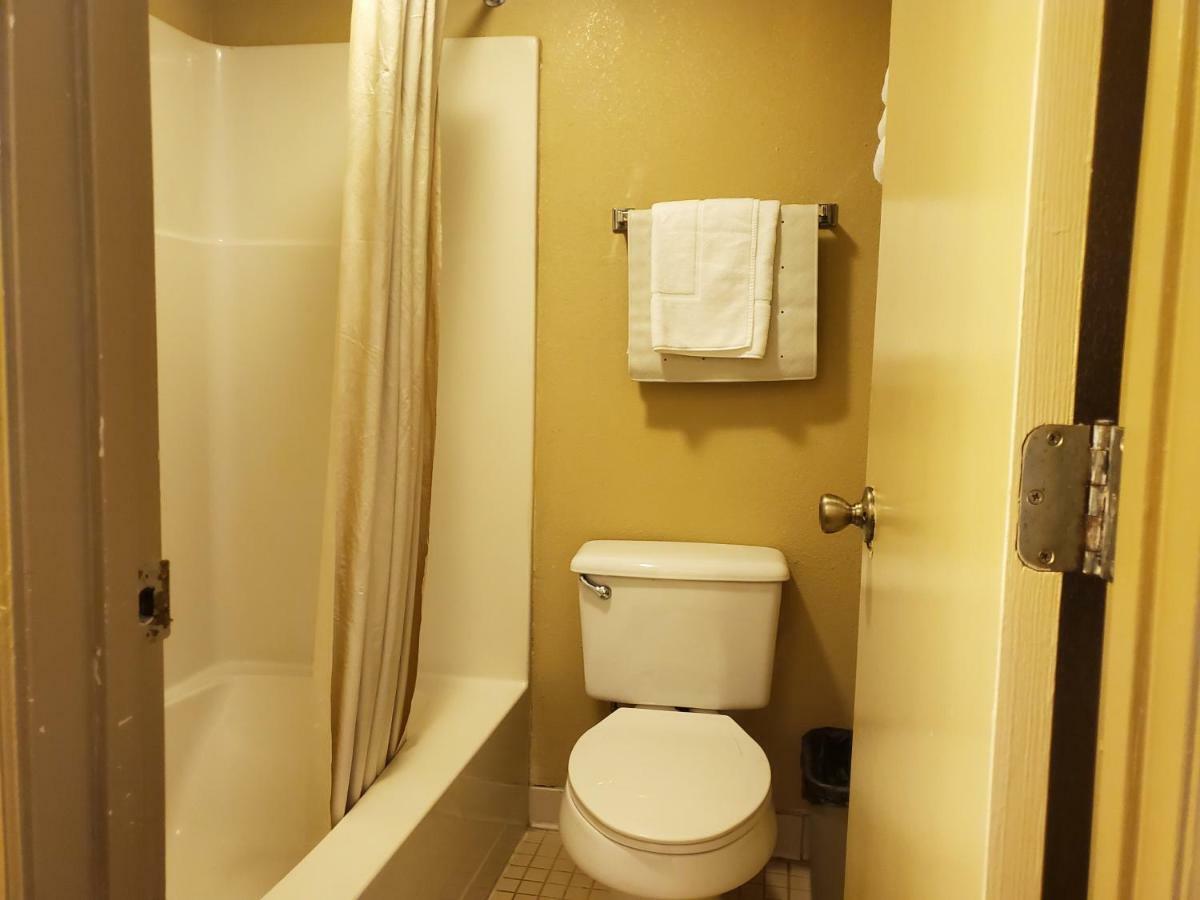 Colonial House Motel พิเจนฟอร์จ ภายนอก รูปภาพ