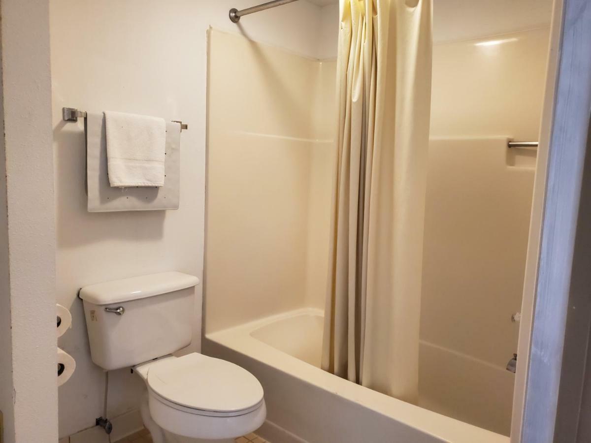 Colonial House Motel พิเจนฟอร์จ ภายนอก รูปภาพ