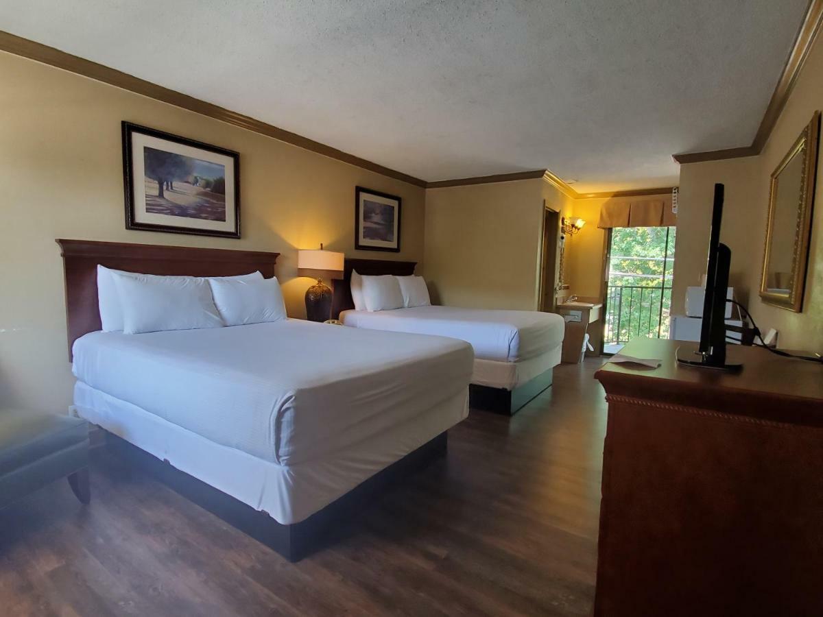 Colonial House Motel พิเจนฟอร์จ ภายนอก รูปภาพ