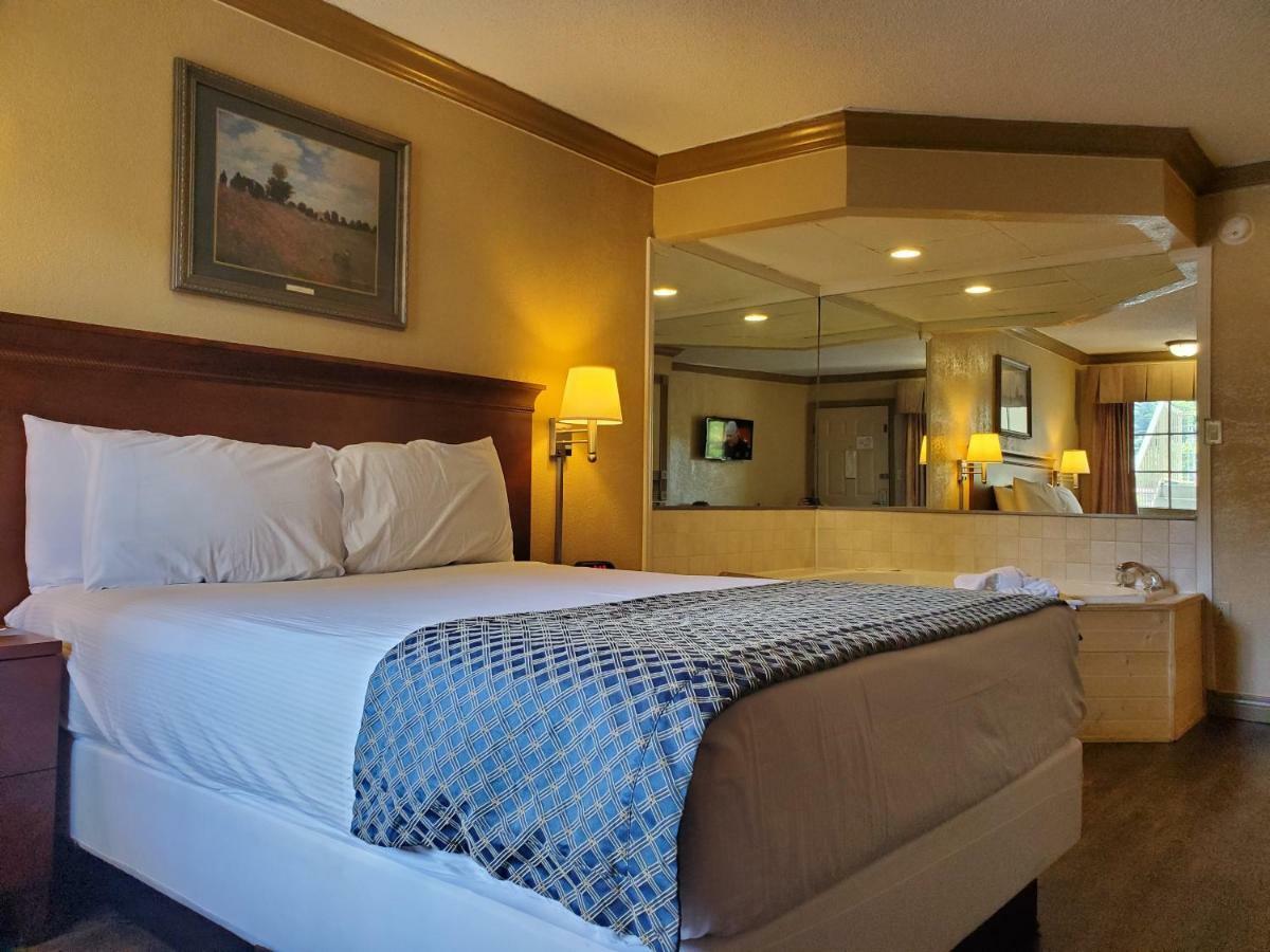 Colonial House Motel พิเจนฟอร์จ ภายนอก รูปภาพ