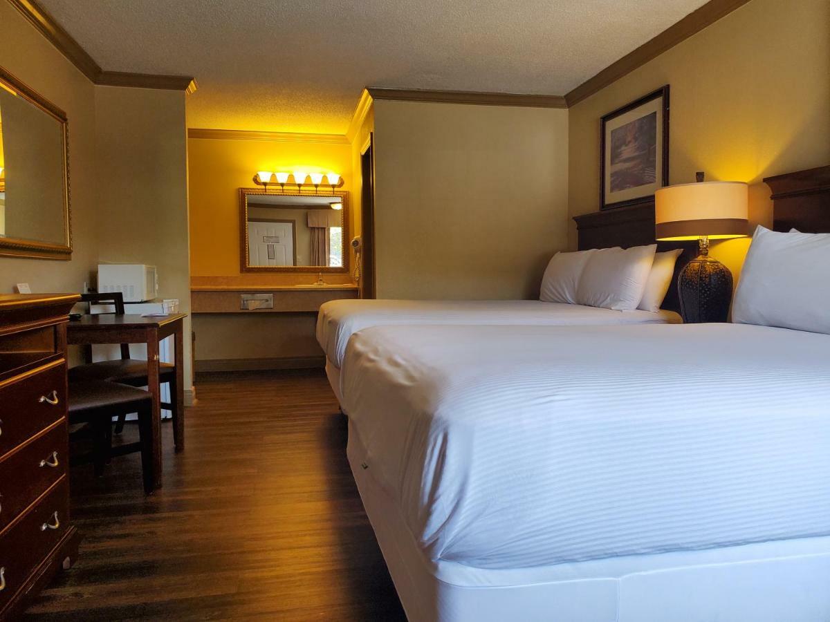 Colonial House Motel พิเจนฟอร์จ ภายนอก รูปภาพ