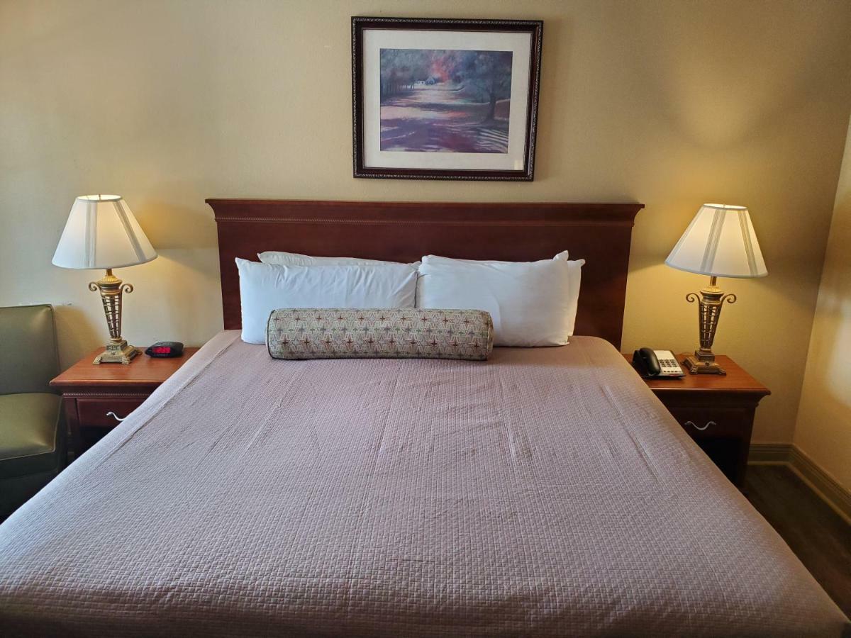 Colonial House Motel พิเจนฟอร์จ ภายนอก รูปภาพ
