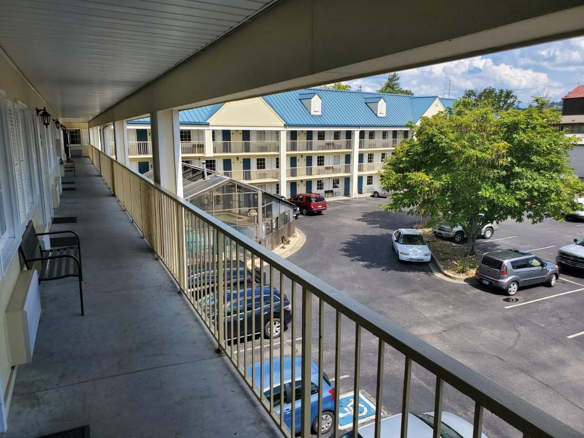 Colonial House Motel พิเจนฟอร์จ ภายนอก รูปภาพ