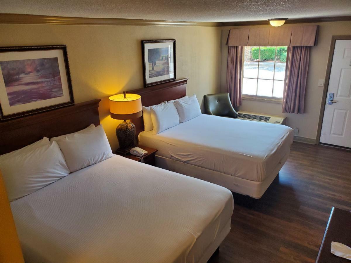 Colonial House Motel พิเจนฟอร์จ ภายนอก รูปภาพ