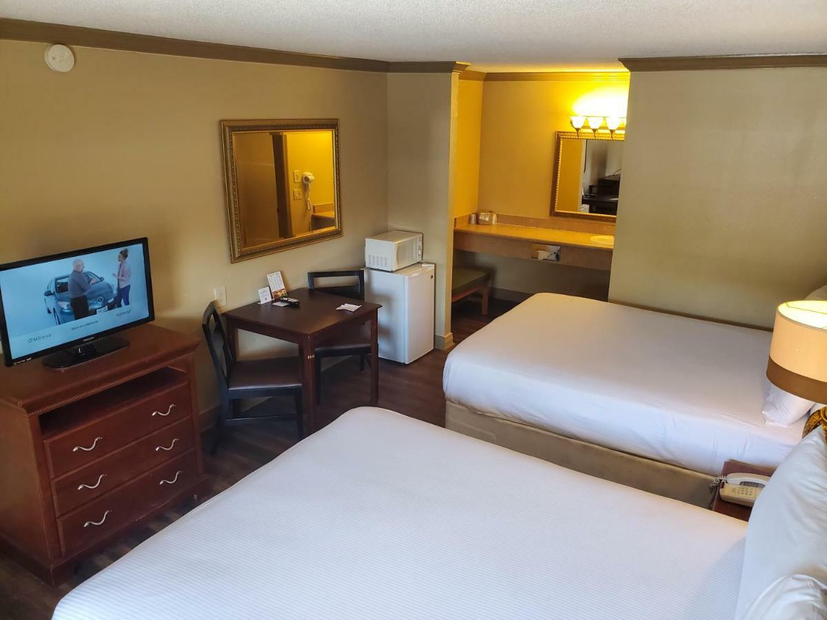 Colonial House Motel พิเจนฟอร์จ ภายนอก รูปภาพ