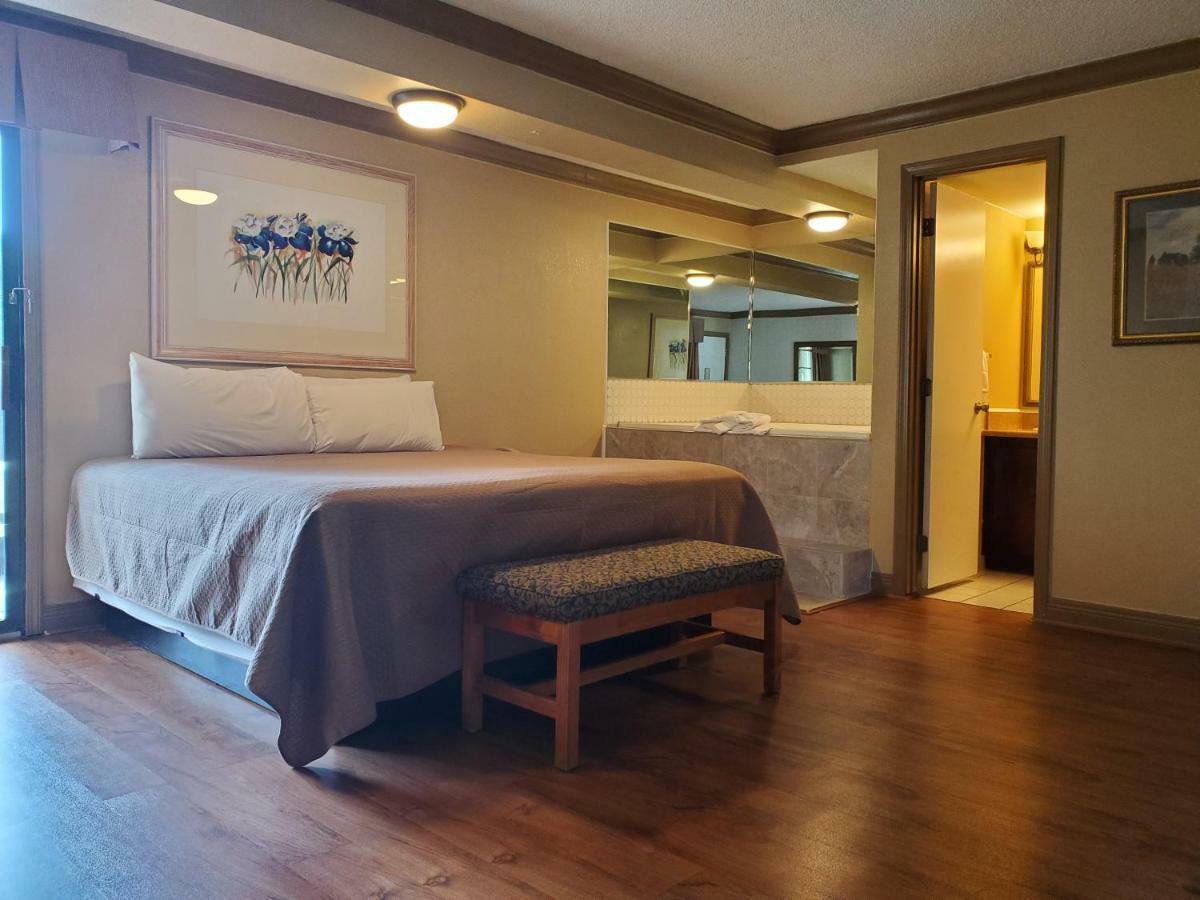 Colonial House Motel พิเจนฟอร์จ ภายนอก รูปภาพ