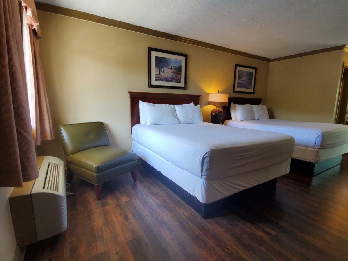 Colonial House Motel พิเจนฟอร์จ ภายนอก รูปภาพ