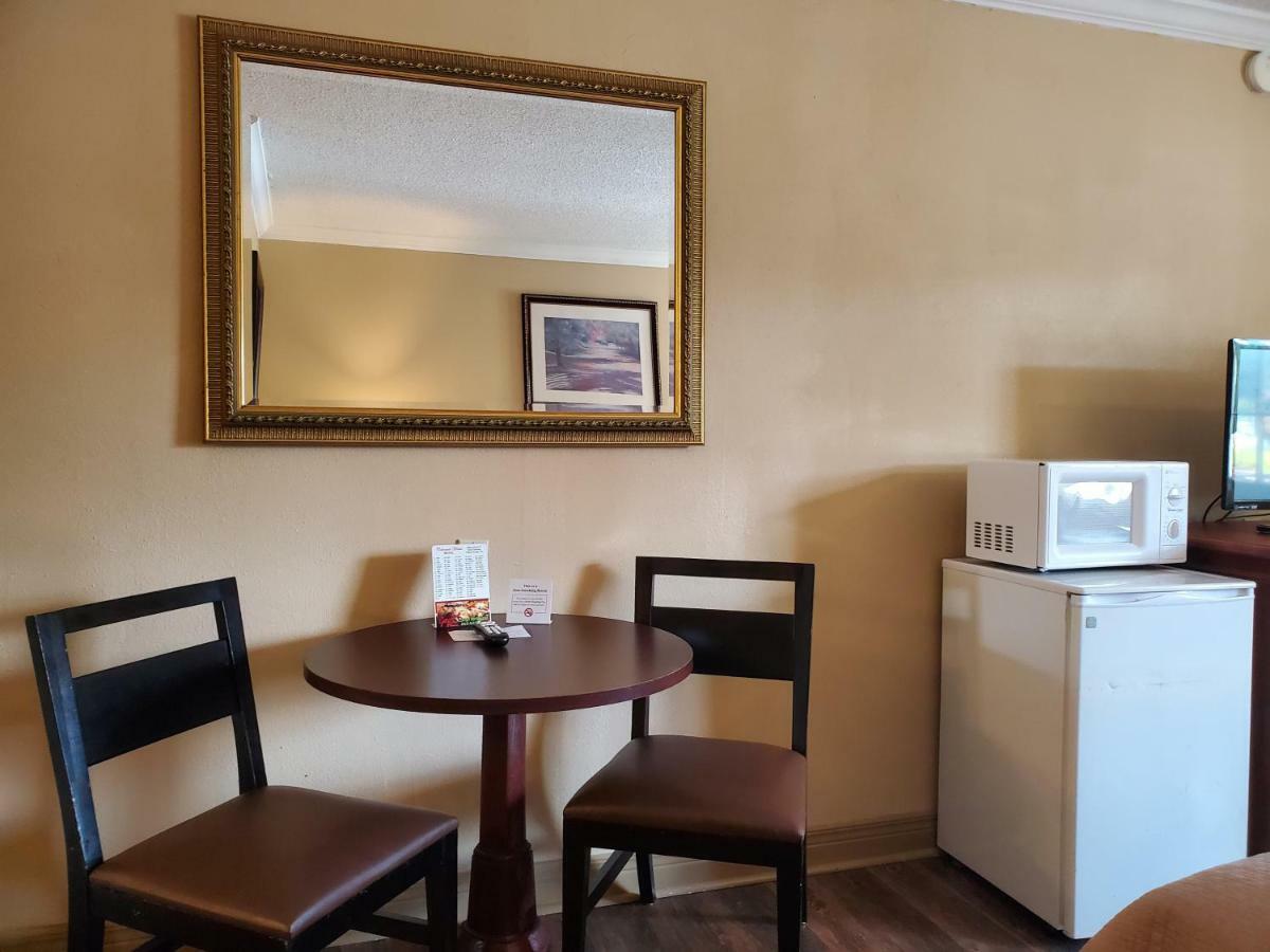 Colonial House Motel พิเจนฟอร์จ ภายนอก รูปภาพ