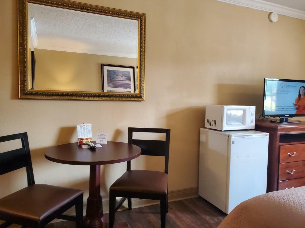 Colonial House Motel พิเจนฟอร์จ ภายนอก รูปภาพ