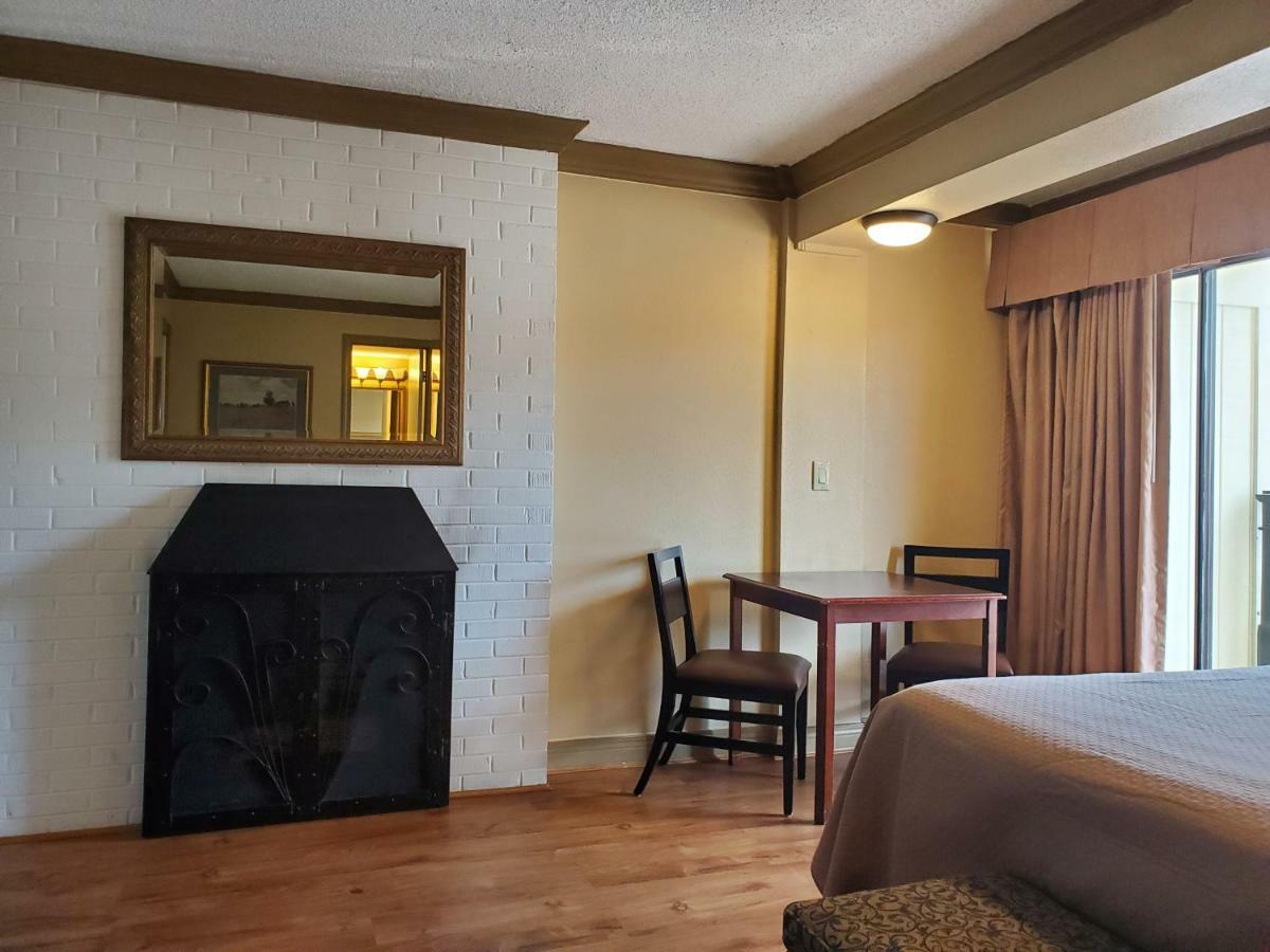 Colonial House Motel พิเจนฟอร์จ ภายนอก รูปภาพ
