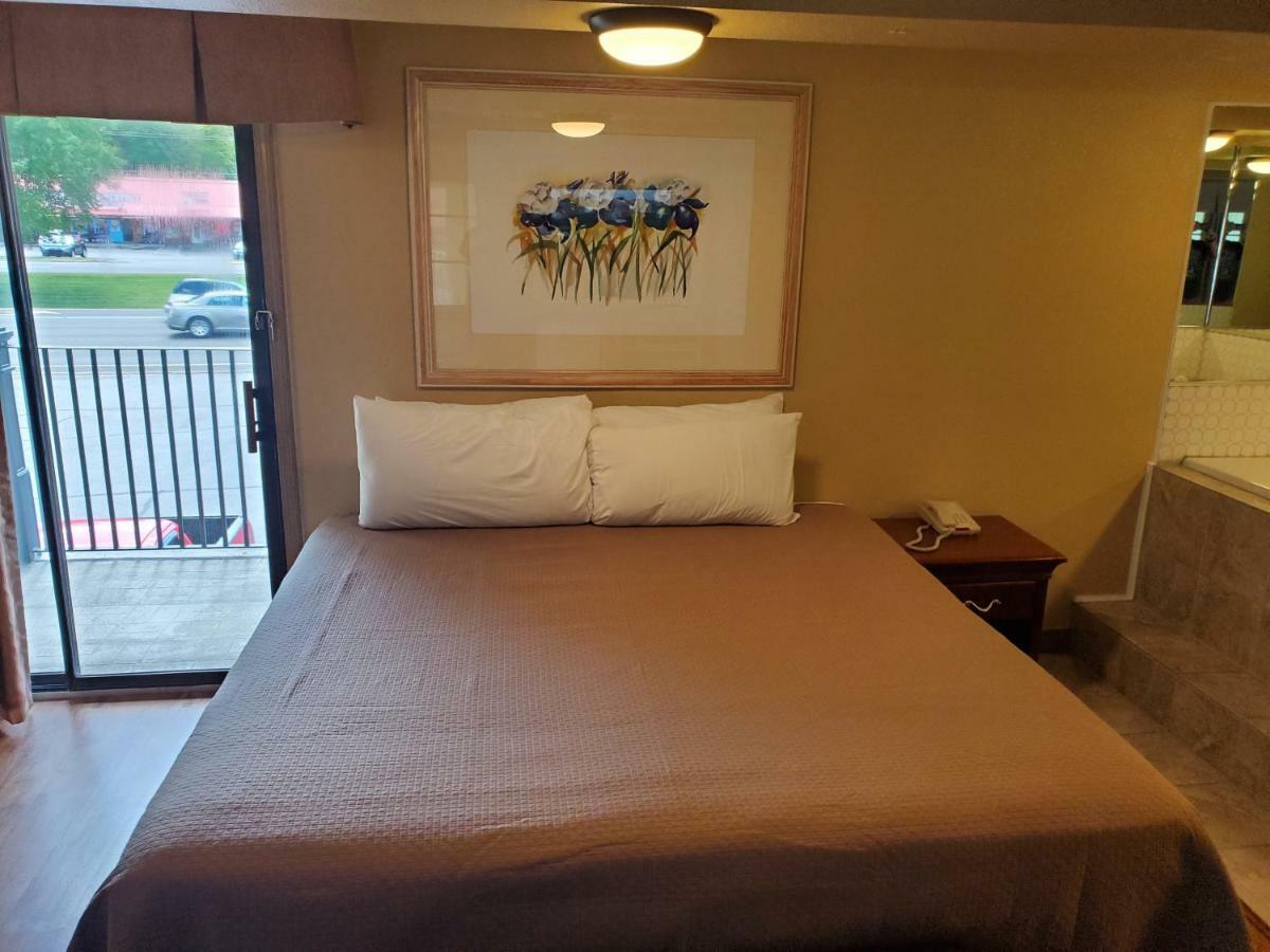 Colonial House Motel พิเจนฟอร์จ ภายนอก รูปภาพ