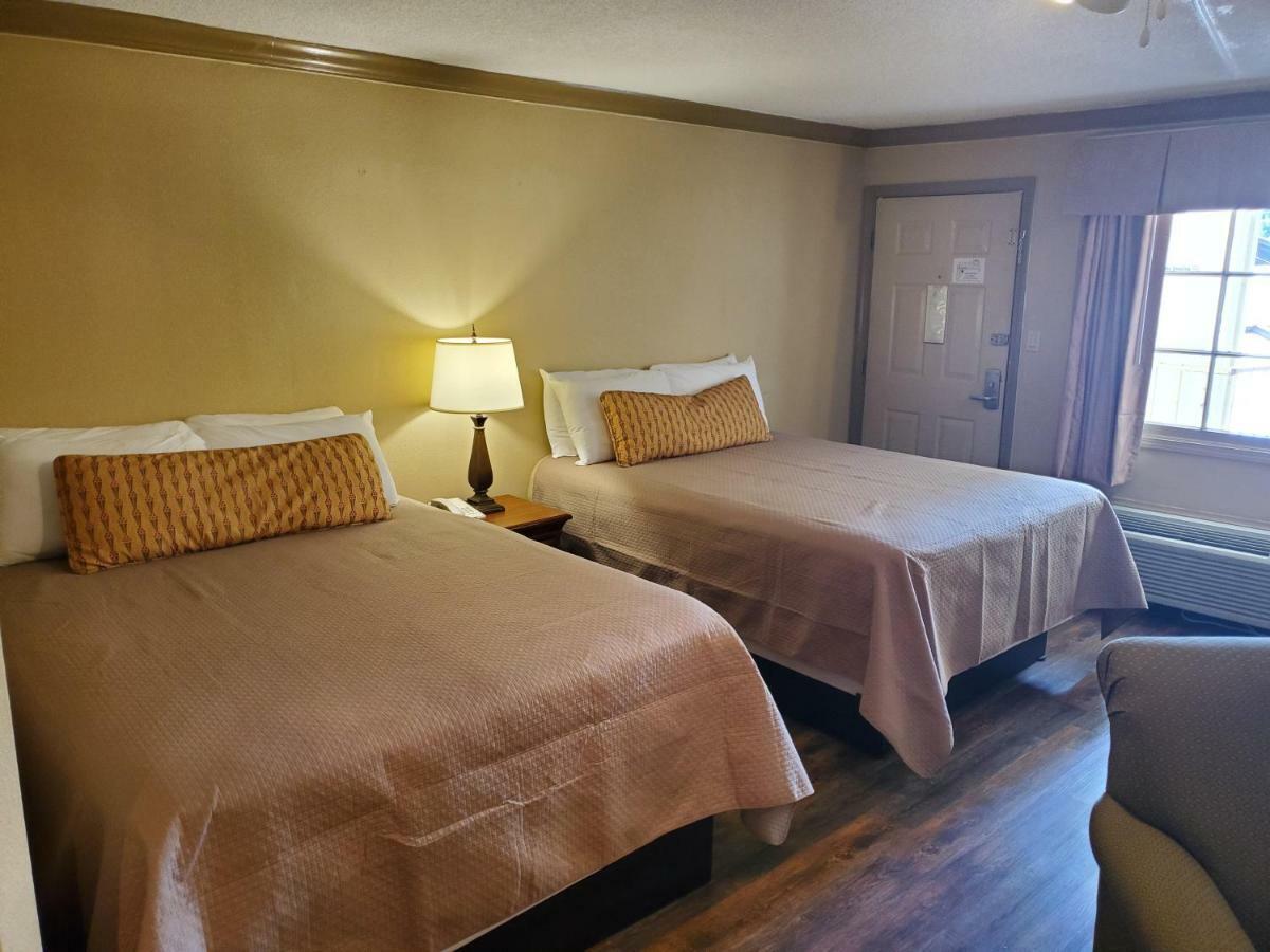 Colonial House Motel พิเจนฟอร์จ ภายนอก รูปภาพ