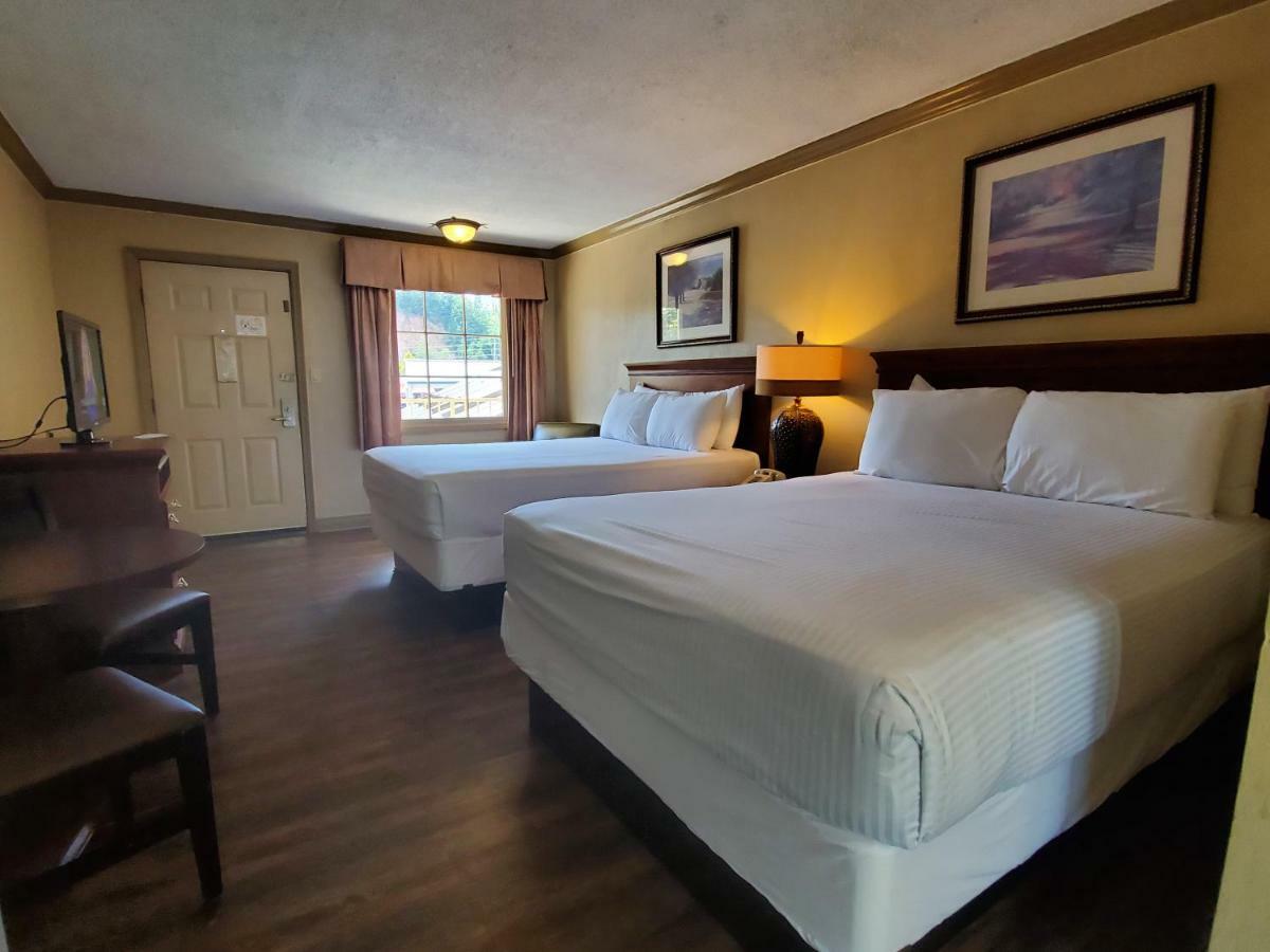 Colonial House Motel พิเจนฟอร์จ ภายนอก รูปภาพ