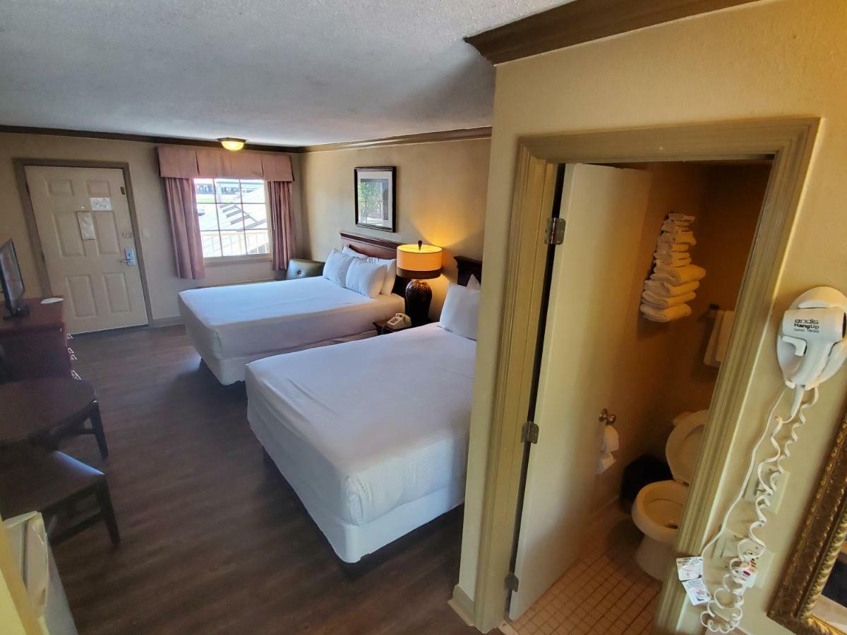 Colonial House Motel พิเจนฟอร์จ ภายนอก รูปภาพ