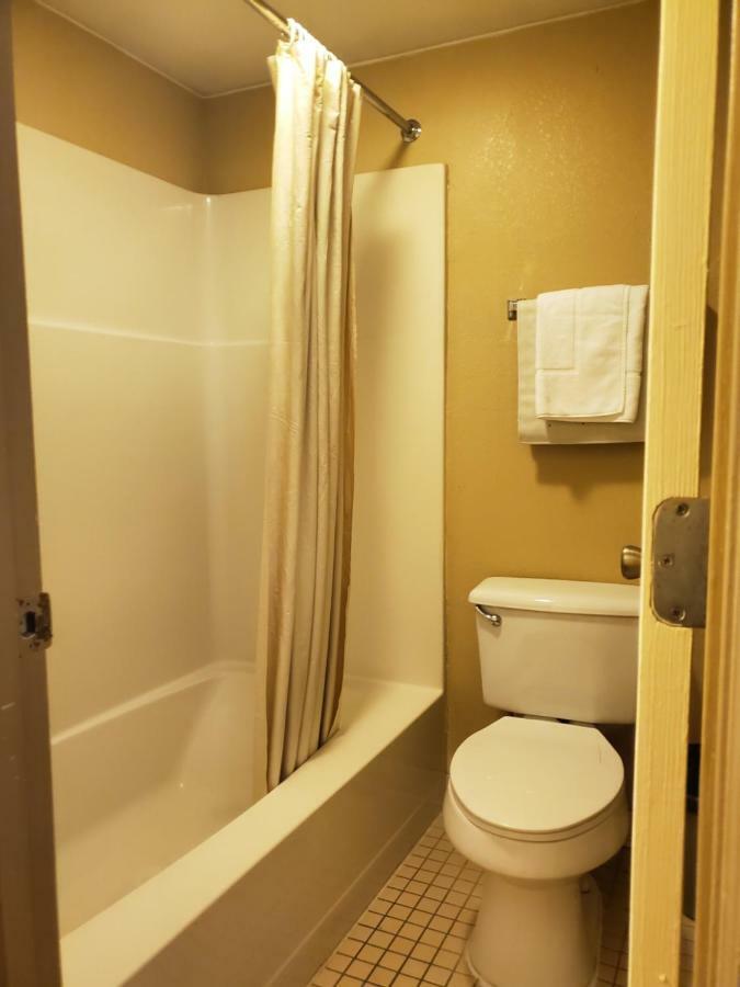 Colonial House Motel พิเจนฟอร์จ ภายนอก รูปภาพ