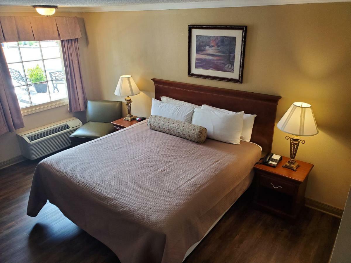 Colonial House Motel พิเจนฟอร์จ ภายนอก รูปภาพ